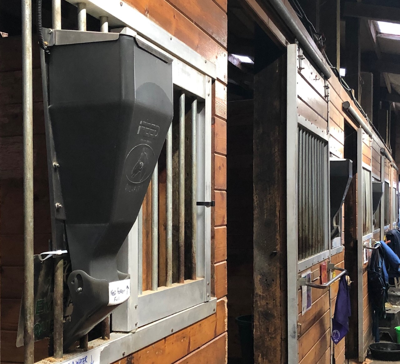 Automated horse feeder